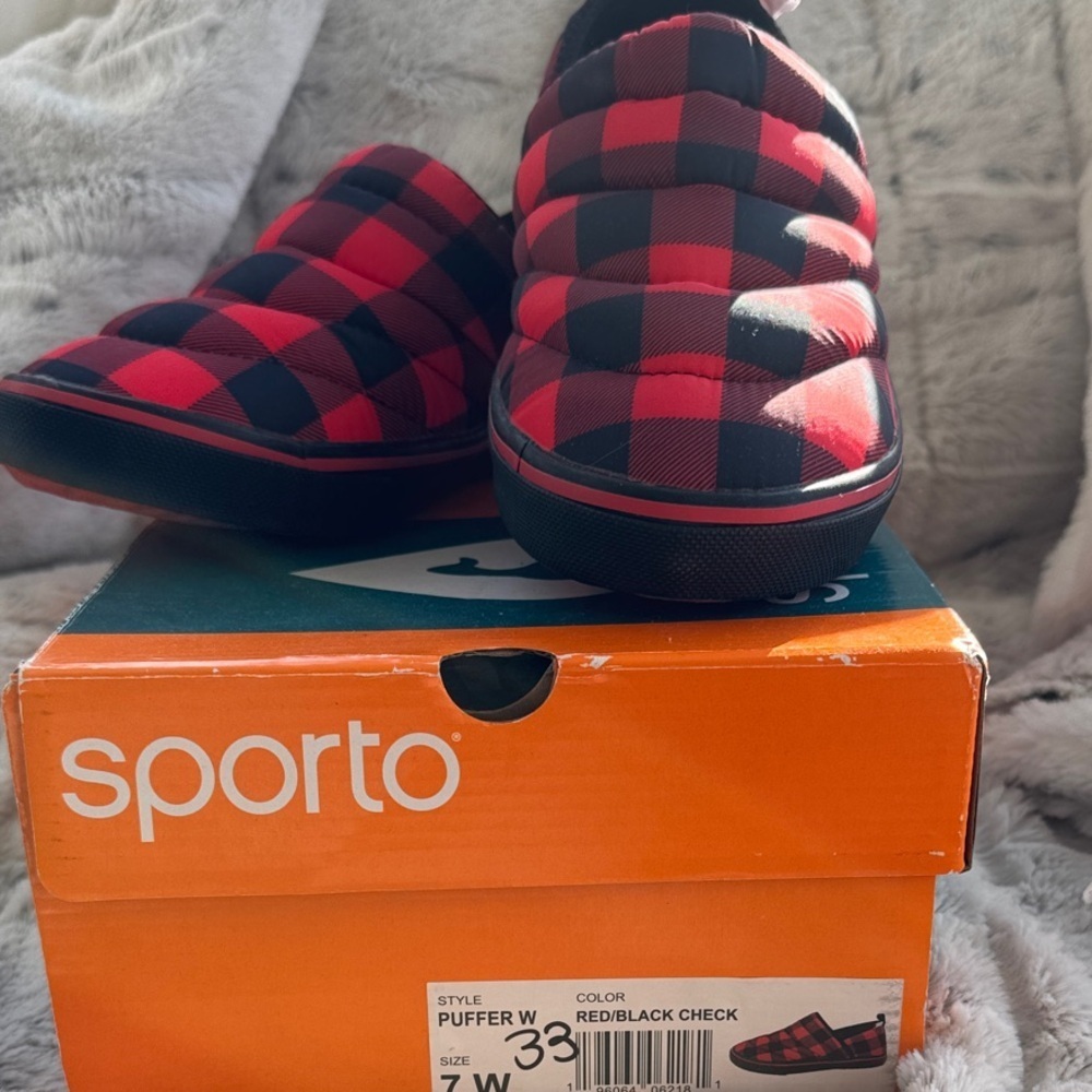 Sporto Red and Black Plaid Puffer Shoe slippers size 7 wide NWT - Picture 7 of 7